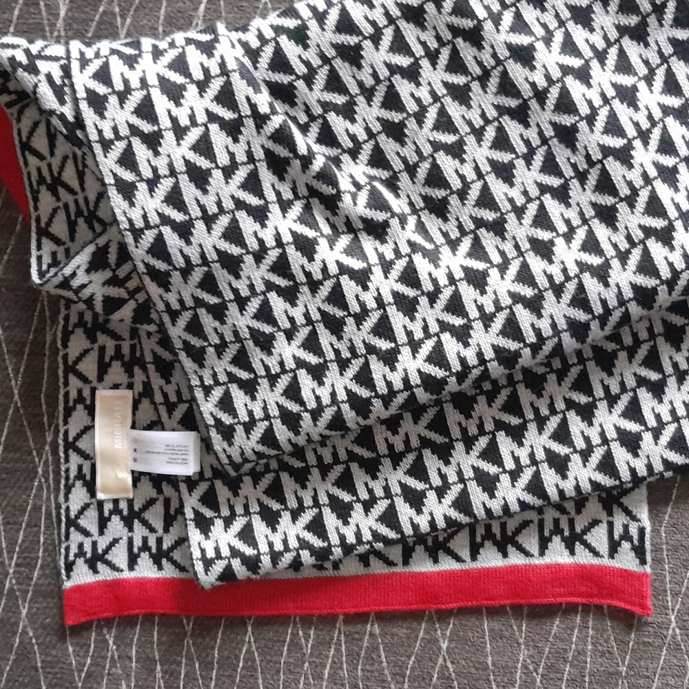 Scarf - Picture 2 of 4